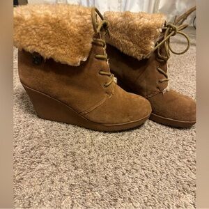 Bearpaw brown shearling wedge lace up boots size 10